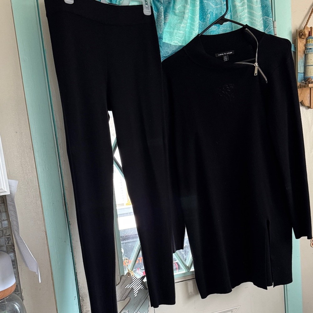 Cable & Gauge Black Women's Leggings and Top Set